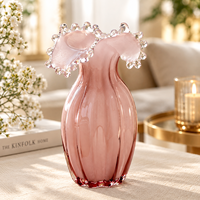 Vase en verre côtelé rose fait main avec bord festonné, récipient à fleurs en verre artistique pour la décoration de table de salon