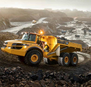 Le camion à benne basculante articulé A45G, doté d'une transmission intégrale <span class=keywords><strong>6x6</strong></span>, peut transporter 41 tonnes en se déplachant sur des routes étroites et des pentes raides. - Product Image 3