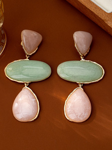 Kaimei 2026 bijoux de mode en gros <span class=keywords><strong>pas</strong></span> <span class=keywords><strong>cher</strong></span> femmes accessoires résine pierres précieuses boucles d'oreilles pendantes 18k or longues boucles d'oreilles géométriques - Product Image 3