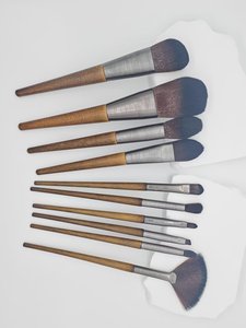 Juego de 10 Brochas de Maquillaje de Lujo, Fibra Sintética, Mango de Madera de Alta Calidad, Brocha Plana, Delineador de Ojos, Corrector, Rubor, Polvo - Product Image 2