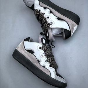 Nouvelles chaussures de sport respirantes en cuir véritable de créateur - Gris, décontractées, polyvalentes, luxueuses, élégantes, rétro, chaussures de marche - Product Image 1