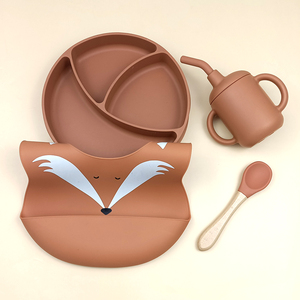 Plato de succión de silicona para bebé, cuenco con <span class=keywords><strong>cubiertos</strong></span> inoxidables, conjunto de alimentación infantil, Babero impermeable - Product Image 1