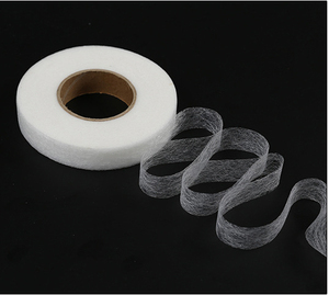 Bande thermocollante sans couture pour ourlets de tissus – Tissu de liaison fusible pour ourlets faciles et réparation de tissus |   Ruban adhésif de qualité professionnelle - Product Image 4