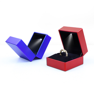 Jinsky OEM Biểu Tượng Tùy Chỉnh Ánh Sáng Hộp Nhẫn Trang Sức Lưu Trữ Hiển Thị Trường Hợp Hộp Đồ Trang Sức Với <span class=keywords><strong>LED</strong></span> Cho Vòng Vòng Đeo Tay - Product Image 5
