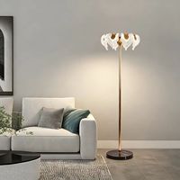 Lustre LED en cristal réglable avec système de suspension, finition dorée, intensité variable, garantie 3 ans, idéal pour salon et mariages