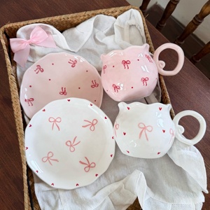 Set Cangkir dan Tatakan Kopi Keramik Buatan Tangan Grosir Pabrik Baru, Set Mug Bulat Lucu dengan Desain Pita, Cangkir Girly - Product Image 1