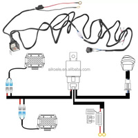 طقم أسلاك توصيل مع مفتاح ثقب باب السيارة (1 إلى 2) وحماية بالفيوز وإضاءة LED للسيارات أو الدراجات النارية