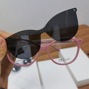 Clip sur mode <span class=keywords><strong>lunettes</strong></span> de soleil liquidation de stock aléatoire en métal inoxydable acétate <span class=keywords><strong>lunettes</strong></span> de soleil cadre <span class=keywords><strong>pas</strong></span> <span class=keywords><strong>cher</strong></span> prix magnétique <span class=keywords><strong>lunettes</strong></span> cadre - Product Image 6