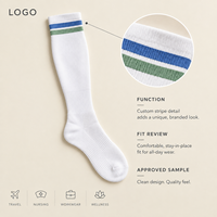 Chaussettes de compression à rayures blanches bicolores, tricotées à rayures dégradées, avec support du mollet, tableau de mesure, bordure plus large, bout plat, vérifiées