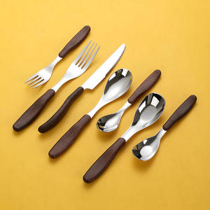Cubertería con mango de imitación de madera Pang, cuchara, tenedor y cuchillo de acero inoxidable 304 con cuerpo recto para uso en restaurantes infantiles - Product Image 4
