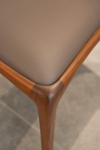 Chaise de salle à manger élégante en bois de frêne, finition noyer, construction en bois massif pour la maison, la salle à manger, le restaurant, l'hôtel, meubles PISANO - Product Image 6