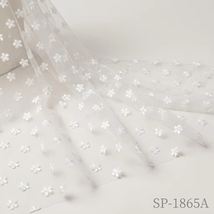 <span class=keywords><strong>Tela</strong></span> de Malla de Poliéster con Bordado de Margaritas y Rosas Blancas <span class=keywords><strong>para</strong></span> Vestidos de Niñas, Trajes de Baño y Bodas - Product Image 2