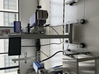 Automatischer Glasflaschen-CO2-Laser-Strechdrucker 30 W 40 W Hochgeschwindigkeits-CO2-Laser-Markierungsmaschine