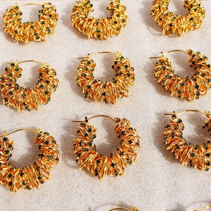 Pendientes de Aro con Diamantes de Imitación Envueltos en Espiral Esmeralda, Latón Chapado en Oro de 18K, Aretes de Embrague con Resorte de Metal para Fiesta Diaria - Product Image 6