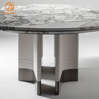 Table à manger de luxe en marbre naturel avec pieds en métal haut de gamme, mobilier de salle à manger moderne pour villa et appartement