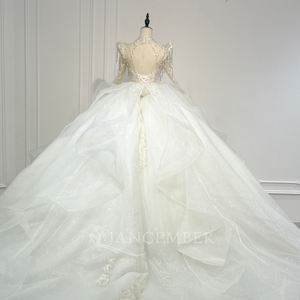 Robe de mariée moderne Xs259 à manches longues, style robe de bal, avec détails perlés et sequins, dos nu en dentelle, personnalisable - Product Image 4