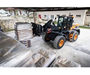 Chargeuse sur pneus hydraulique de 13 tonnes de haute qualité DL220-7 119 kW avec <span class=keywords><strong>fourche</strong></span> <span class=keywords><strong>à</strong></span> palettes <span class=keywords><strong>pour</strong></span> la manutention industrielle des matériaux - Product Image 2