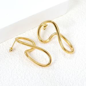 Pendientes de Acero Inoxidable con Baño de Oro de 18k, Diseño Irregular Personalizado, Forma Especial Curva - Product Image 1