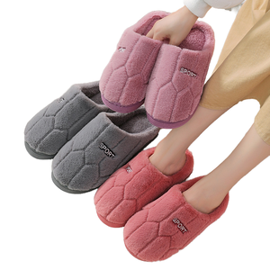 Pantuflas Cálidas Estilo Hotel para Mujer y Hombre, Nuevas Pantuflas de Invierno para el Hogar, Suaves y Peludas, con Plataforma Antideslizante para Dormitorio - Product Image 1