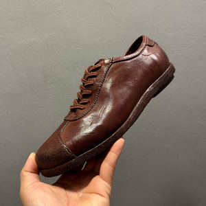 Zapatos casuales de cuero con patchwork para hombre, color marrón oscuro, tacón bajo, suela cosida a mano, color sólido, cordones delanteros, estilo juvenil - Product Image 1