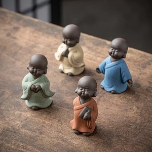 ของตกแต่งน่ารักๆ รูปพระสงฆ์จิ๋ว ทำจากดินเผาสีม่วงแบบจีน สำหรับโต๊ะน้ำชา ชุดน้ำชาคกฟู - Product Image 2