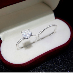 Set di Anelli per Coppia con Moissanite Simulata, Gioielli con Micro Pavé per Donne, Regalo di Nozze - Product Image 3