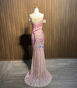 Robe moulante en soie sans manches de luxe avec strass haut de gamme, coupe élégante et ajustée pour femmes au Vietnam - Product Image 5