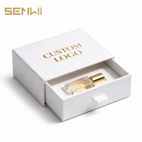Boîte rigide de luxe blanche avec tiroir coulissant et logo personnalisé, ruban de tirage et estampage à chaud pour emballage de flacon de parfum