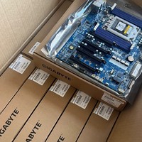 Carte mère serveur ATX Gigabytes MZ01-CE1 AMD PCIe 3.0