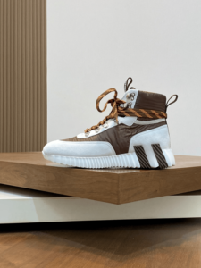 Baskets élégantes pour hommes, silhouette raffinée, construction robuste en matériaux vintage, amorti et absorption des chocs, résistantes à l'usure, pour le quotidien et les loisirs - Product Image 3