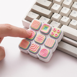 Llavero Fidget Keycap de 4 teclas, bloque cuadrado, antiestrés, dije de teclado, para mochila, decoración de escritorio, regalo portátil - Product Image 4