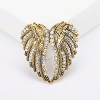 En gros Broche Ailes Rétro en Alliage Sertie de Diamants, Accessoire de Mode Polyvalent pour Vêtements, Bijou de Cérémonie