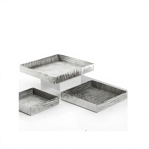 Juego de 3 bandejas para alimentos de diferentes tamaños, cuadradas, color plateado, para servir frutas, para uso doméstico y en restaurantes. - Product Image 1