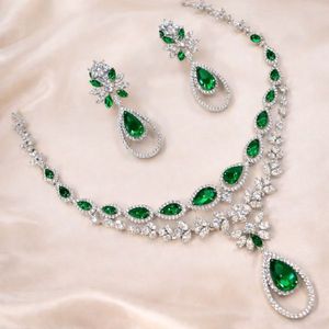 Ensemble de bijoux de mariée classique américain avec diamants - Collier et boucles d'oreilles élégants en deux pièces pour femmes et filles - Product Image 2