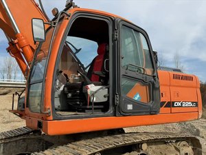 Excavadoras usadas de 22 toneladas Doosan DX225 DX225LC Excavadora de orugas Buen estado Usado Corea Original Doosan 225 CE para la venta - Product Image 3
