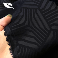 Tissu végétalien en soie acétate, texture géométrique hexagonale 3D en relief, doux et rafraîchissant, pour abaya et kaftan moderne style techwear