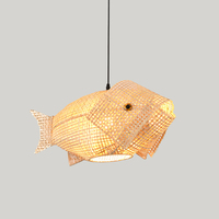 Lustre suspendu en bambou en forme de carpe naturel tissé à la main