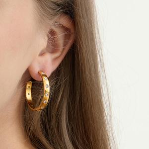 Pendientes de Aro Anchos de Acero Inoxidable con Zirconia y Oro de 18K, Joyería de Lujo Ligero para Mujer, Uso Diario - Product Image 2