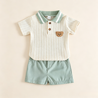 Set 2 Pezzi per Neonati Maschi: Polo Ricamata con Orso e Pantaloncini in Tessuto Testurizzato Confortevole, Abbigliamento per Bambini, Personalizzazione OEM, Logo Personalizzato