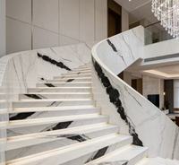 Marches d'escalier en marbre naturel, découpe et traitement professionnels de pierres pour escaliers en spirale courbés de villa