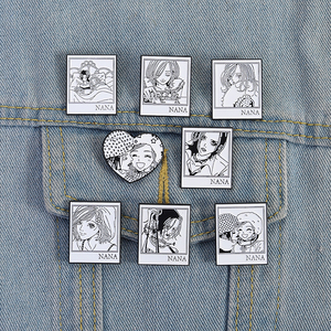 Anime <span class=keywords><strong>Nana</strong></span> Épingles en émail sur sac à dos Cute Things Accessoires pour bijoux Manga japonais Broches cadeau Insigne de revers - Product Image 2
