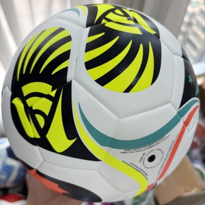 Balón de Fútbol de Alto Rendimiento Confiable para las Competiciones de la Copa 2026, Cosido a Máquina con Unión Térmica, Tamaño 5, Material de PVC y PU - Product Image 5