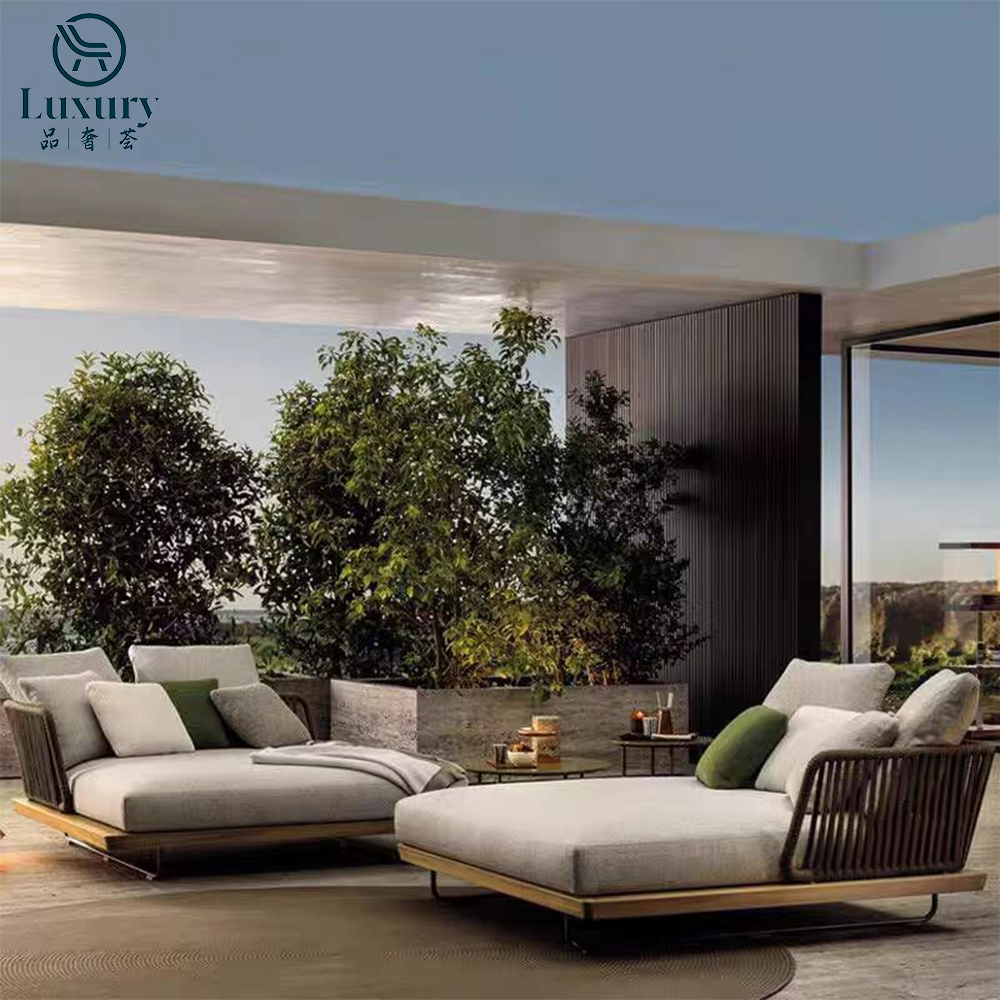 Rattan Wicker Pool Lounger Day Bed Outdoor Chaise Lounge Chairs