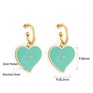 Último Diseño, Pendientes de Aro Modernos de Acero Inoxidable con Letra de Corazón y Baño de Oro de 18K - Product Image 6