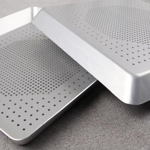 <span class=keywords><strong>Teglia</strong></span> <span class=keywords><strong>per</strong></span> <span class=keywords><strong>Pizza</strong></span> <span class=keywords><strong>Forata</strong></span> da 14 Pollici (35 cm) in Lega di Alluminio Anodizzato, Quadrata, <span class=keywords><strong>per</strong></span> Cottura e Cucina - Product Image 3