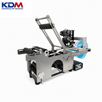 Etiqueteuse de bouteilles rondes semi-automatique de bureau KDM-SL50 pour les contenants de cosmétiques, d'huiles essentielles et de soins personnels