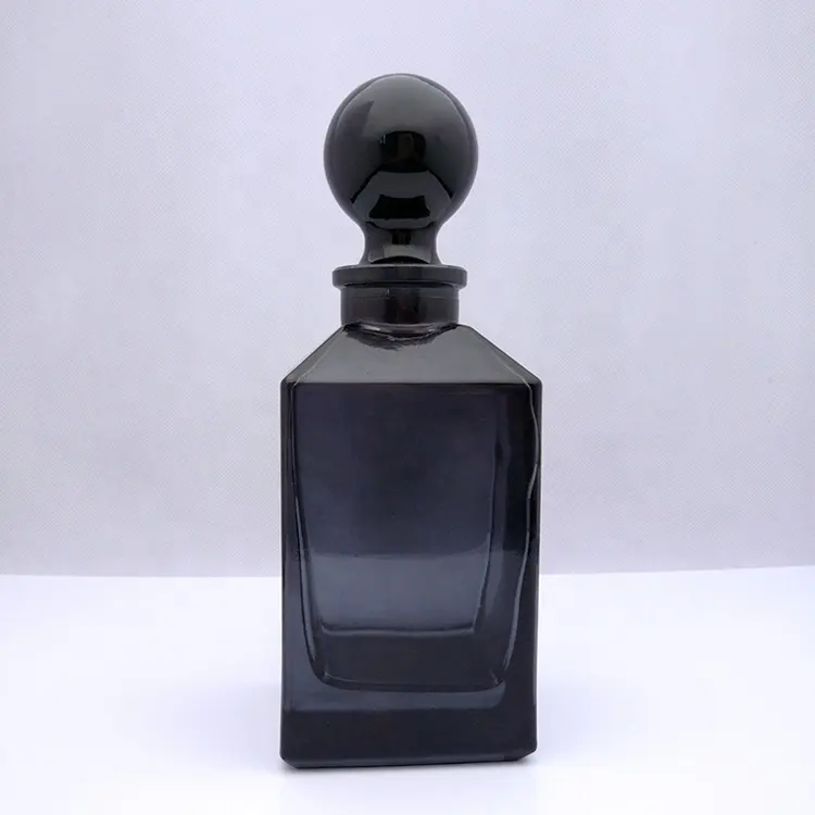 Neuankömmling 150ml 200ml schwarz rot grün transparent Glas Dekan ter Parfüm Display Flasche