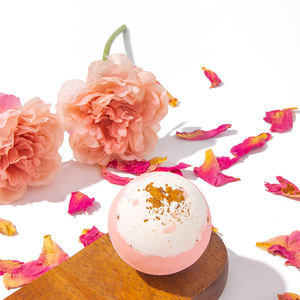Bombes de bain colorées en forme de boule, 100% naturelles, vegan, biologiques, avec fleurs séchées, emballage personnalisé, vente en gros à bas prix - Product Image 3