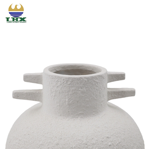 <span class=keywords><strong>Vase</strong></span> en céramique texturé blanc nordique avec pompon en perles de bois, pot de fleurs décoratif bohème en gros pour le salon, table, maison - Product Image 3