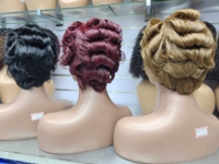 Perruque courte bouclée 99J bordeaux coupe pixie en cheveux humains, perruque Lace Front en cheveux naturels indiens, perruque Finger Wave 13x4 avec dentelle transparente